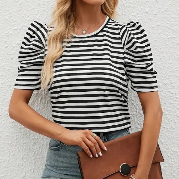 Who What Wear Black and White Striped Short Sleeve Top - Picture 3 of 5